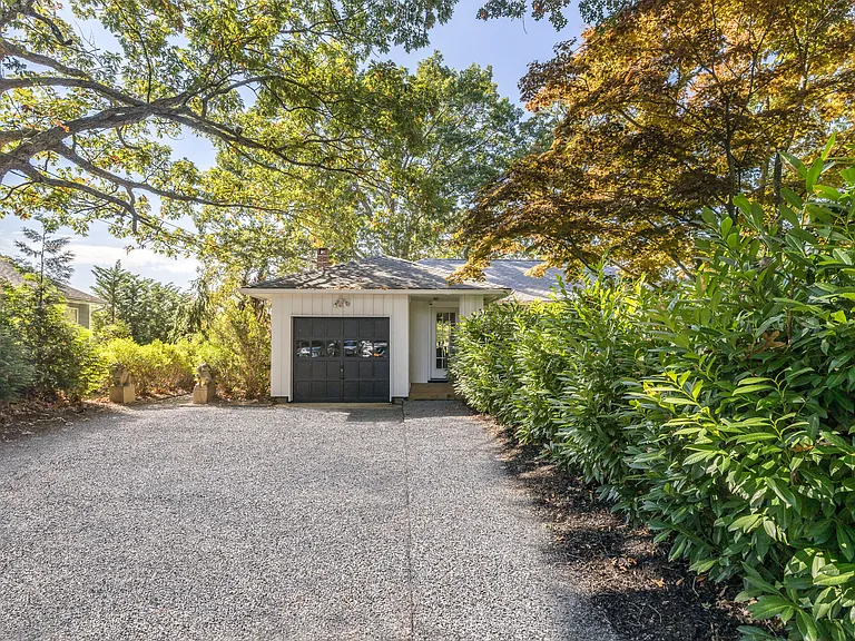 10 Helens Ln — Photo 35