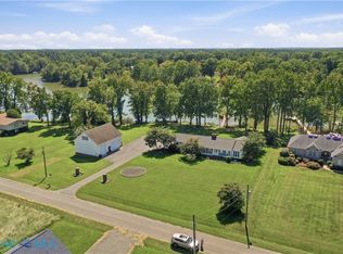 88 Canoe Pl, Montross, VA 22520