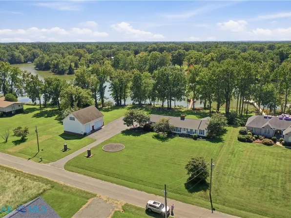 88 Canoe Pl, Montross, VA 22520