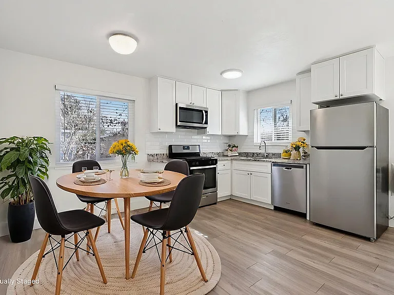 Glenbrook Apartments — Photo 18