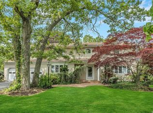 51 Hofstra Dr, Plainview, NY 11803