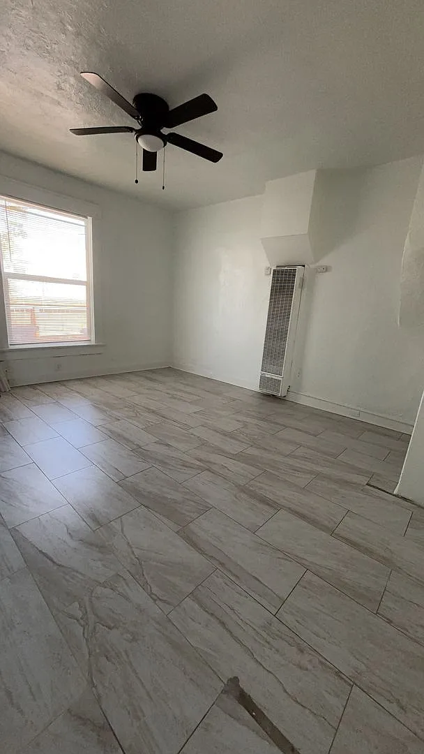 1102 Edith Blvd SE — Photo 3