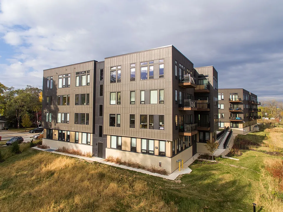 Building Photo 5