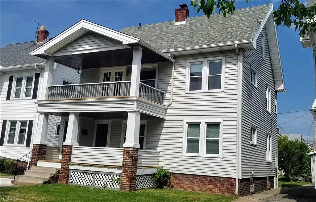 2023 Chesterland Ave photo 1