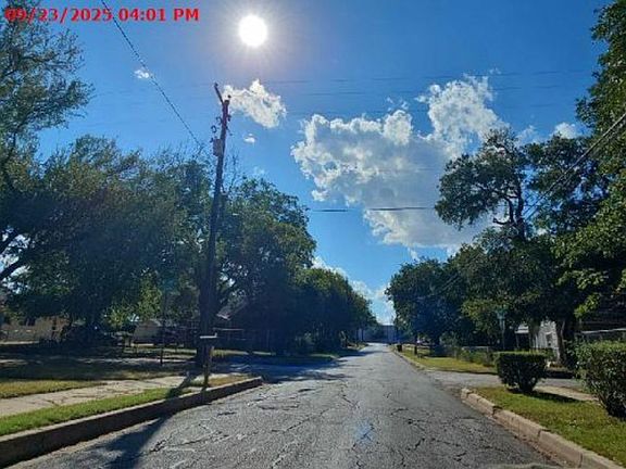Exterior Neighborhood (street photo)