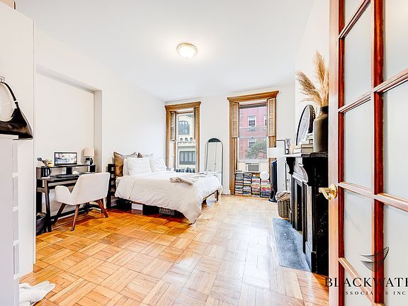 3rd image of 117 Waverly Pl APT 3W