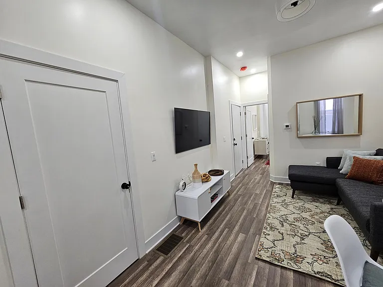 2203 Catharine St #1 — Photo 8