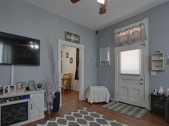 3rd image of 137 E Etta Ave