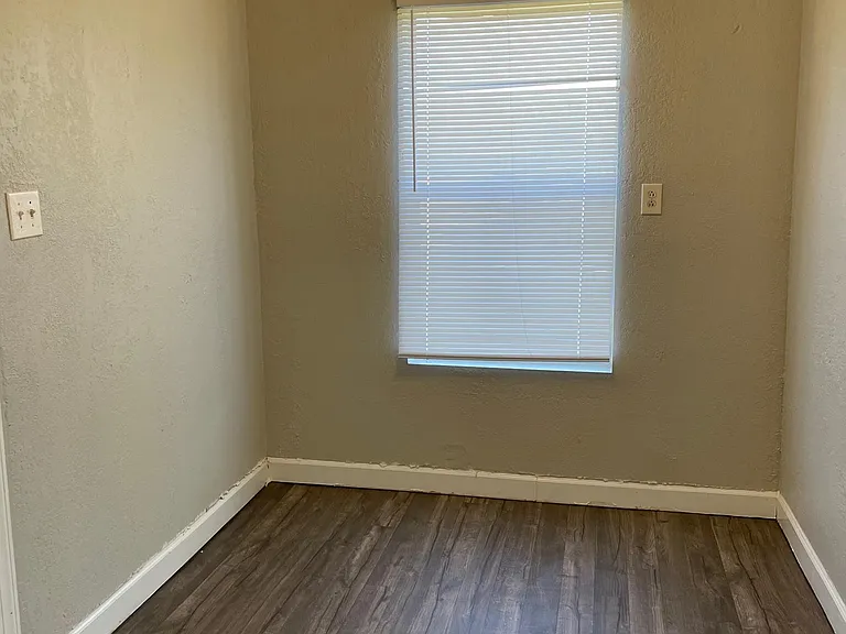 4869 Harrison Ave — Photo 12