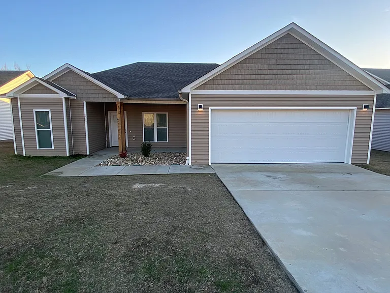 2512 Garden Dr — Photo 1