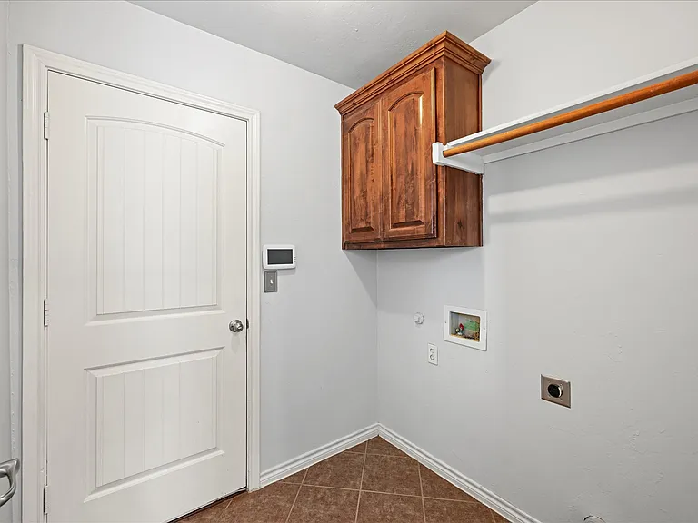 8725 Pikes Peak Rd — Photo 36