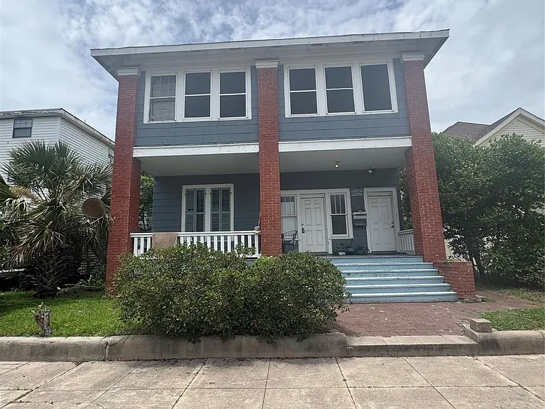 2206 Bernardo De Galvez Ave — Photo 9