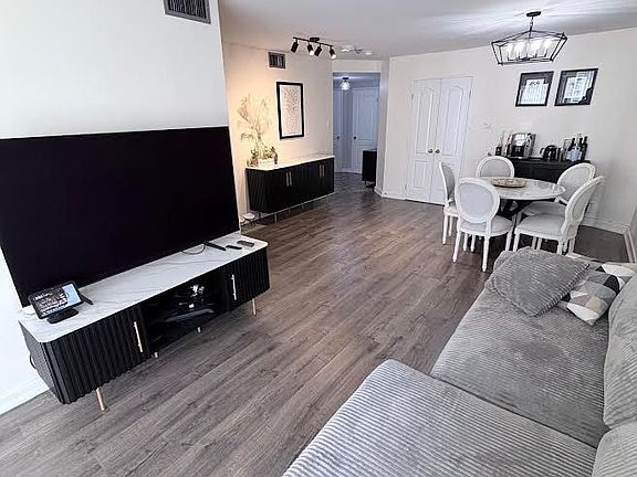 3rd image of 55 Centre Ave #2003