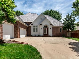 924 E Gaslight Dr, Springfield, MO 65810