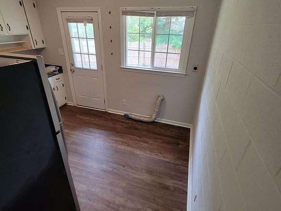 3rd image of 100 W Carr St APT B