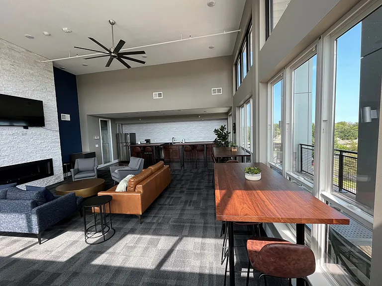 Lighthouse Lofts — Photo 13