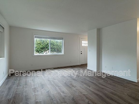 4th image of 4325 E 17th St Unit 1