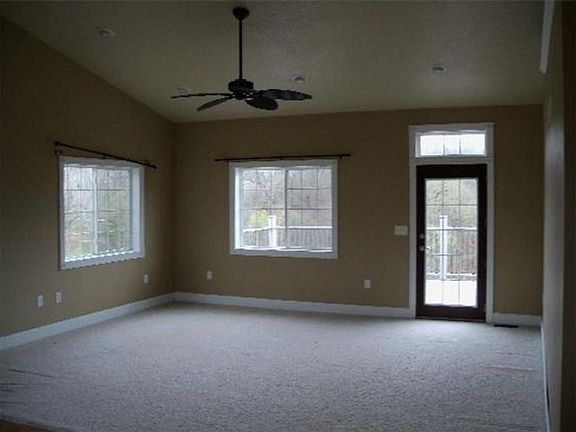 5th image of 3015 Kent Ave