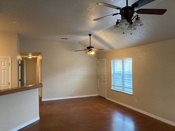 3rd image of 2105 Charleston Ct APT B