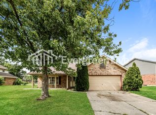 6930 Deer Bluff Dr, Dayton, OH 45424