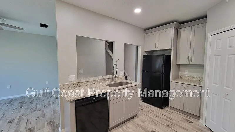 2 bed, 2.5 bath, 1160 sqft, $1,999 — Photo 3