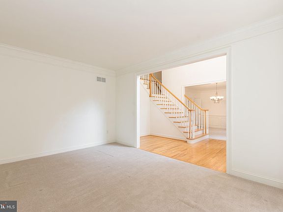 4th image of 1500 Hilltop Ave