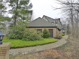 2 Foxwood Ln, Pepper Pike, OH 44124