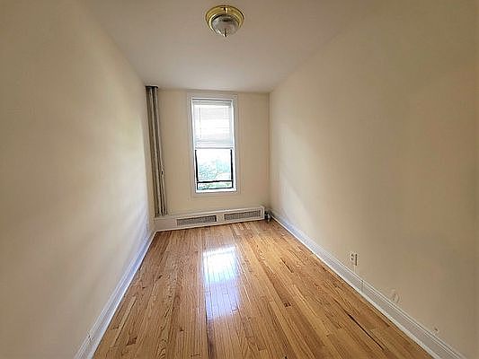 5th image of 22 E 105th St APT 3B