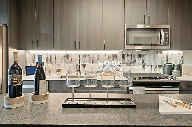 1 bed, 740 sqft, $3,050 — Photo 4