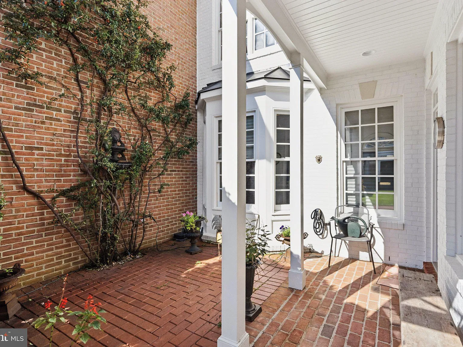 3 bed, 2.5 bath, 2780 sqft, $6,250 — Photo 2