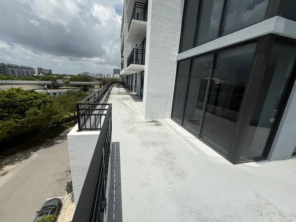 1010 NW 11th St APT 505, Miami, FL 33136