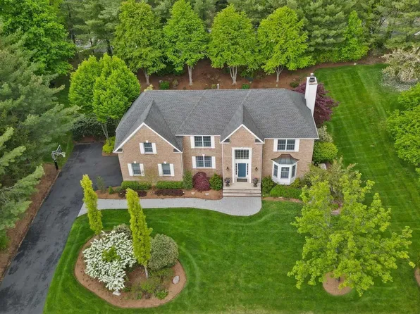 15 Carrington Ct, Woodcliff Lake, NJ 07677