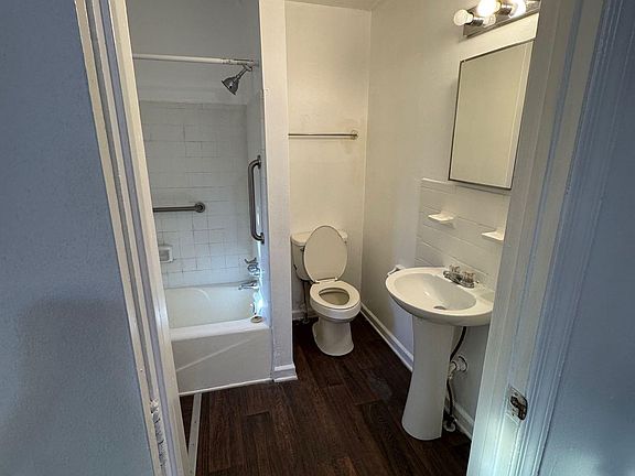 3rd image of 1457 Aspen St