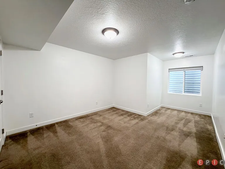4430 W 2550 N — Photo 32