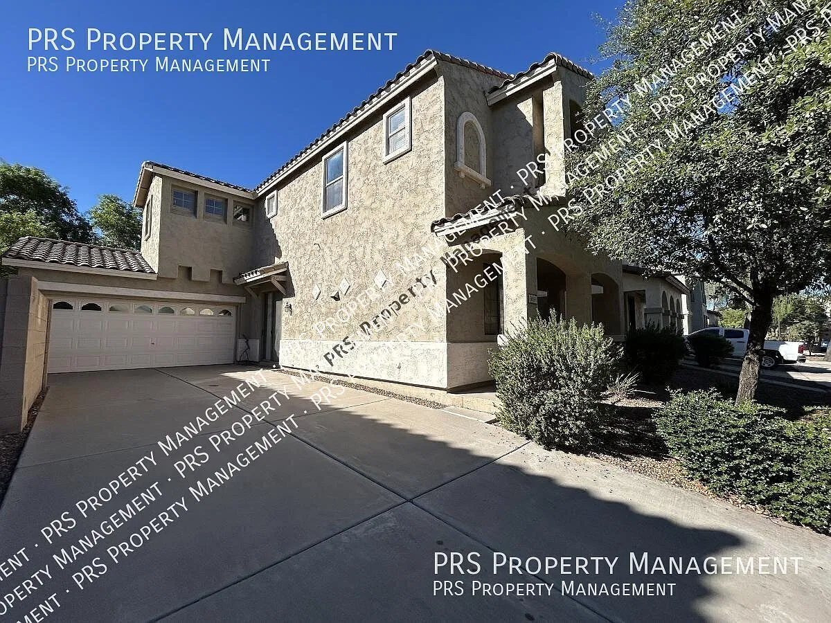 Gorgeous 2 Story Home In Gilbert — Photo 3
