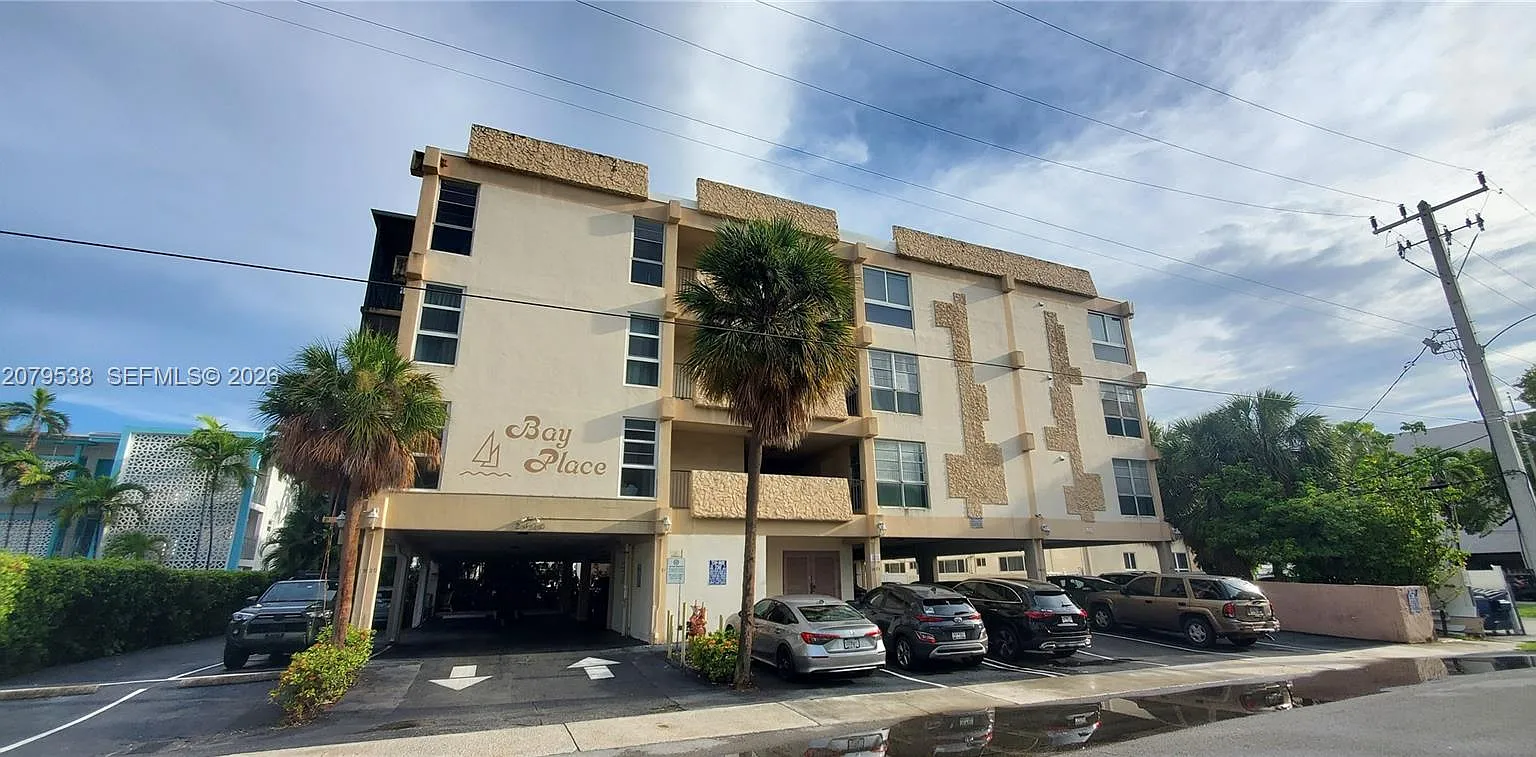 Bay Place Condo — Photo 1