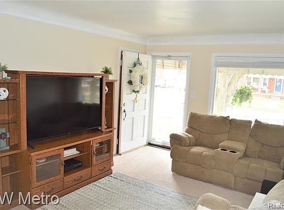3rd image of 1770 Riverbank St