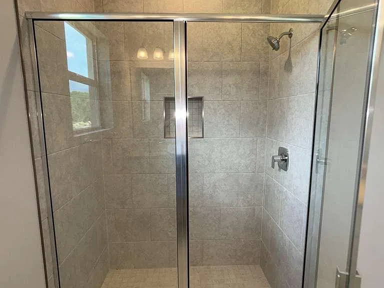 460 Westchester Dr — Photo 11