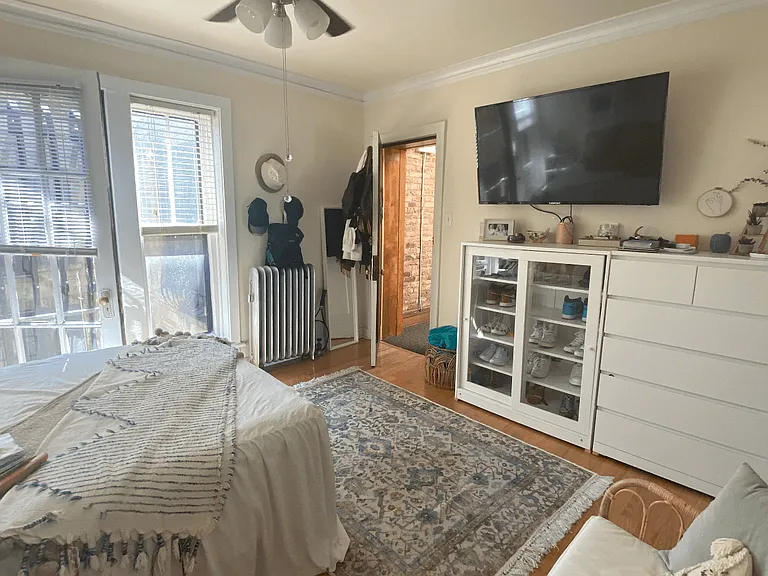 543 W Arlington Pl — Photo 3
