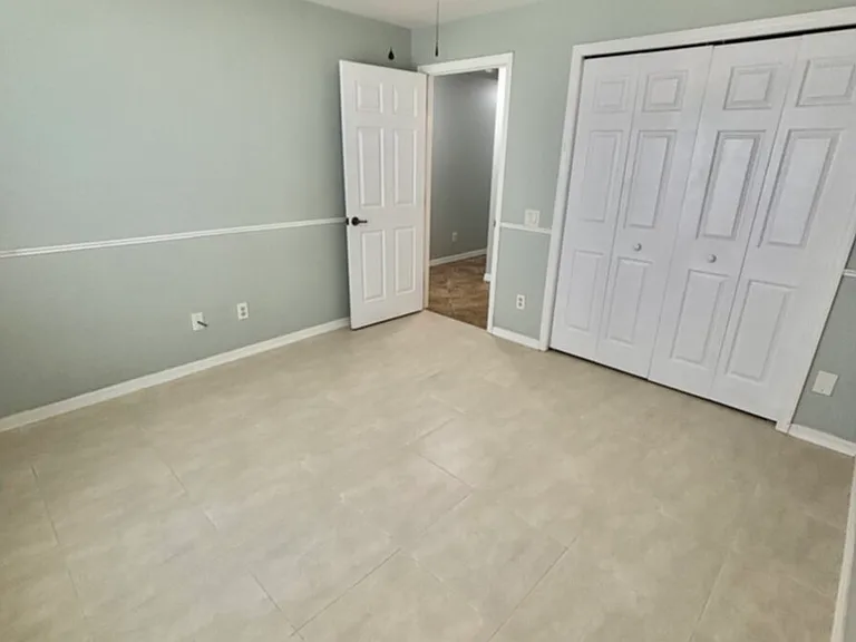 1405 Trafalgar Pkwy — Photo 66