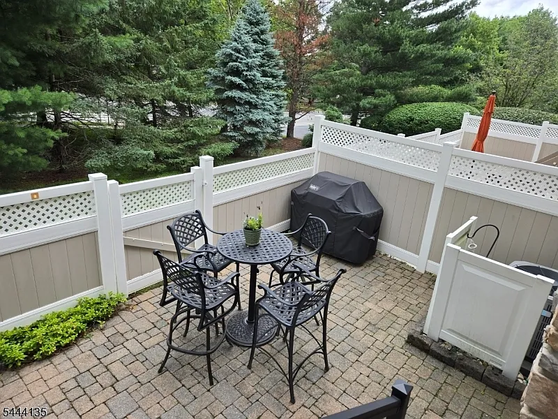 3 bed, 2.5 bath, 2112 sqft, $4,800 — Photo 4