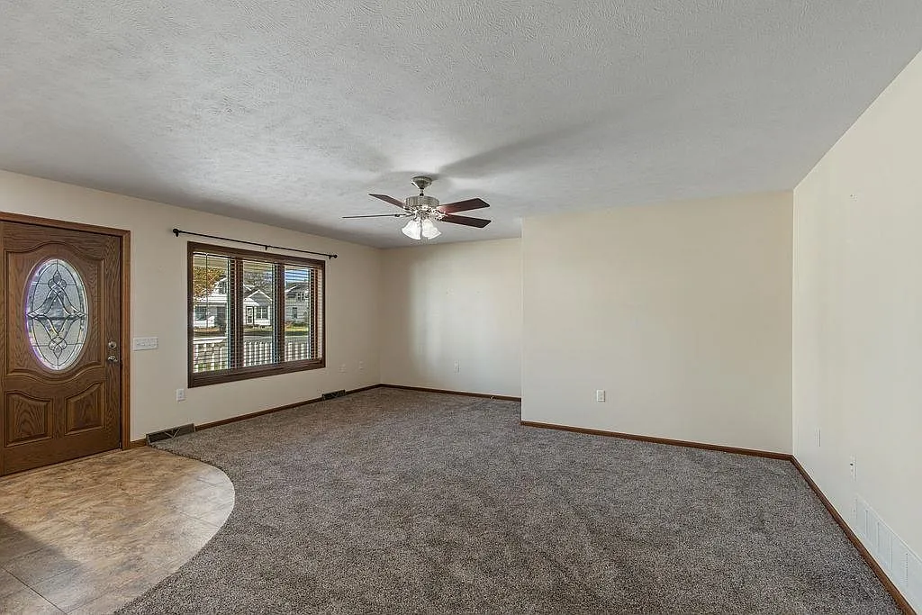 2 bed, 1408 sqft, $1,300 — Photo 3