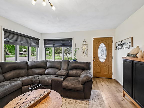 5th image of 730 Meadow Ln