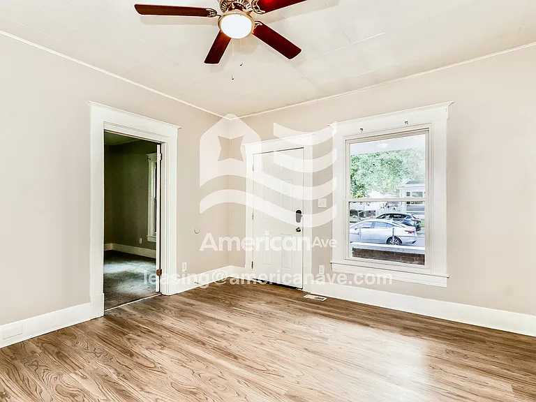 974643_005_living_room_13960228.jpg