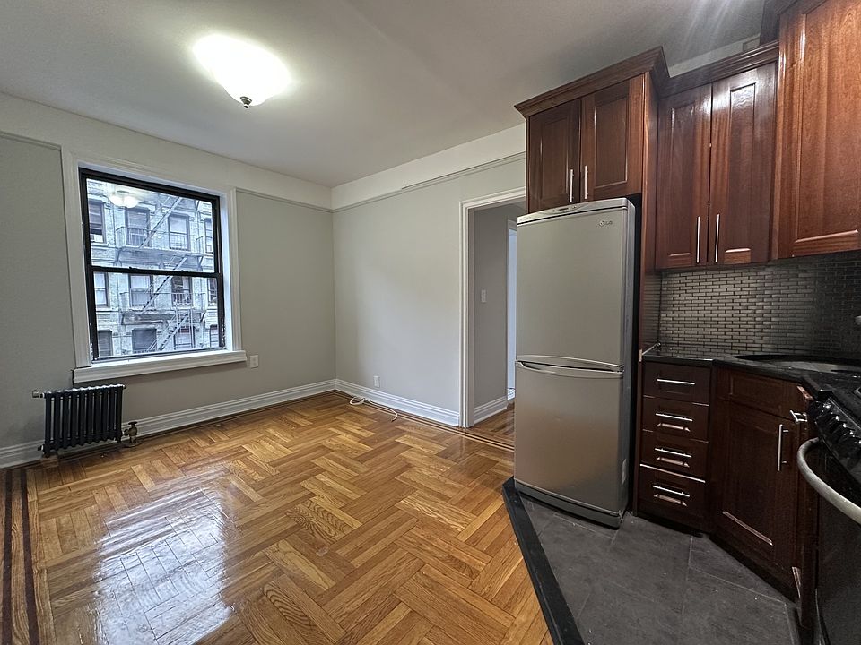 1st image of 414 W 44th St APT 3C