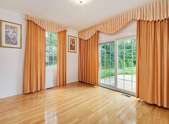 4th image of 10154 Meadow Ln