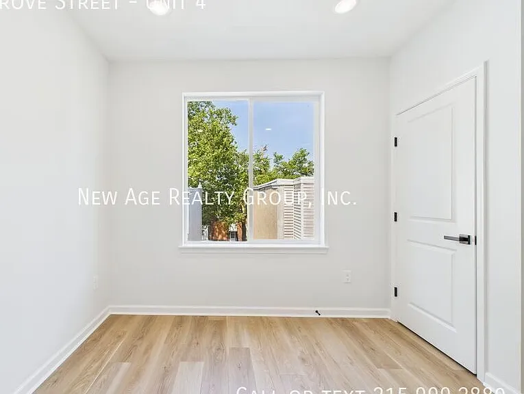 1326 Grove St #4 — Photo 12