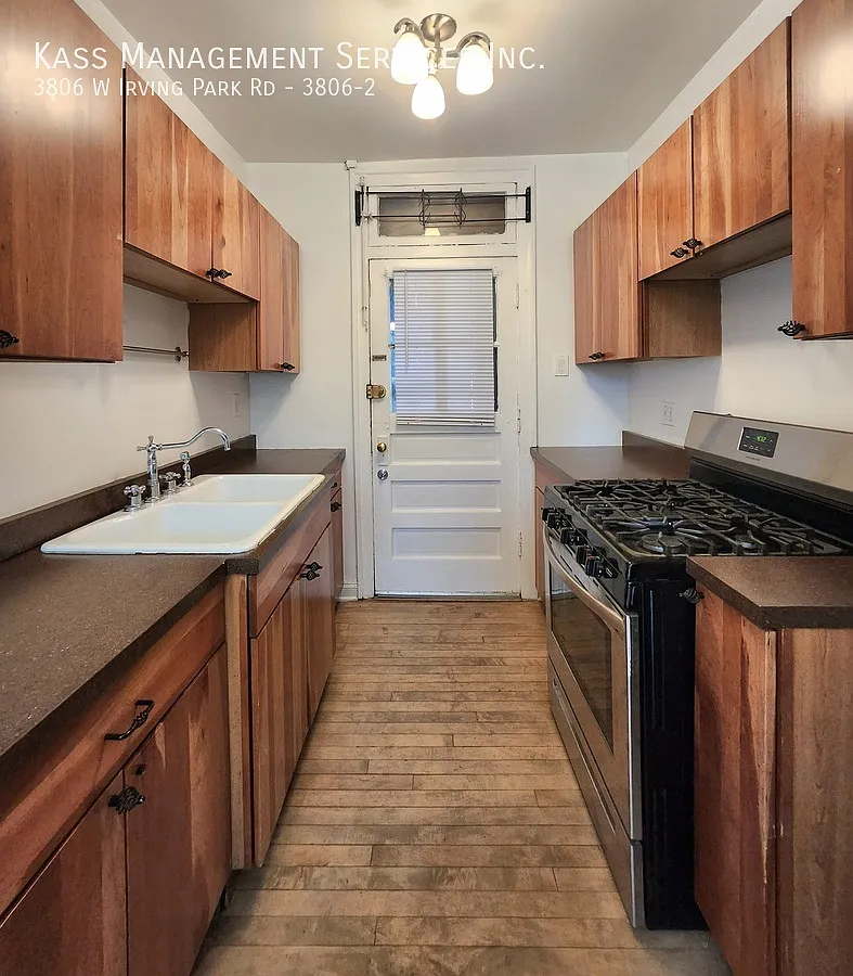 Building Photo - 3806 W Irving Park Rd #2