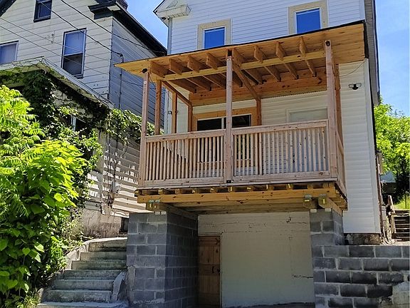 2nd image of 210 N 4th St