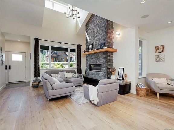 3rd image of 1865 Highland Ridge Rd